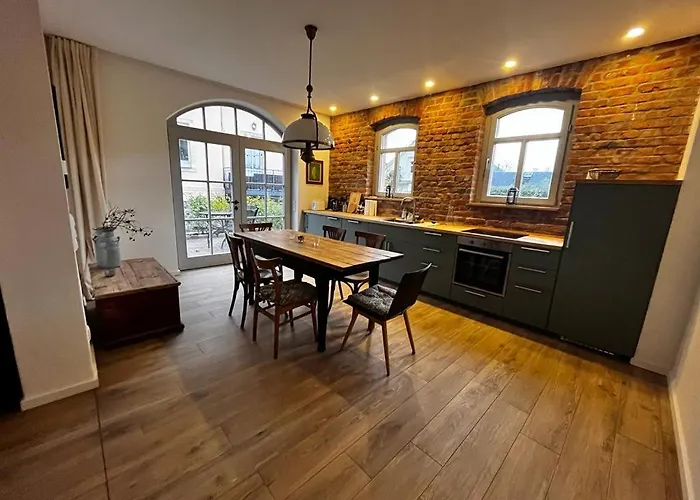 The Coach Haus Apartament *